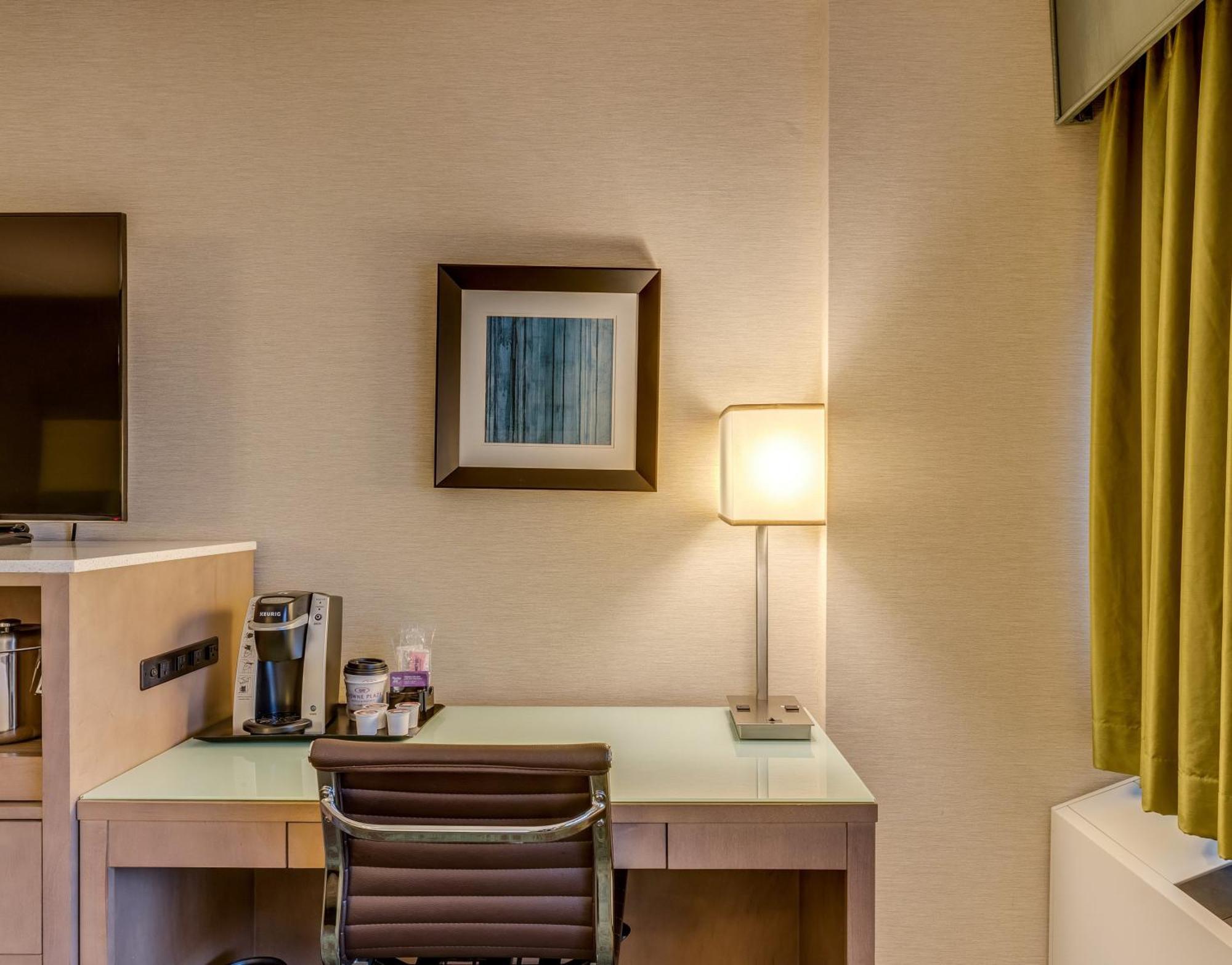 Hotel Crowne Plaza Lansing By Ihg Esterno foto