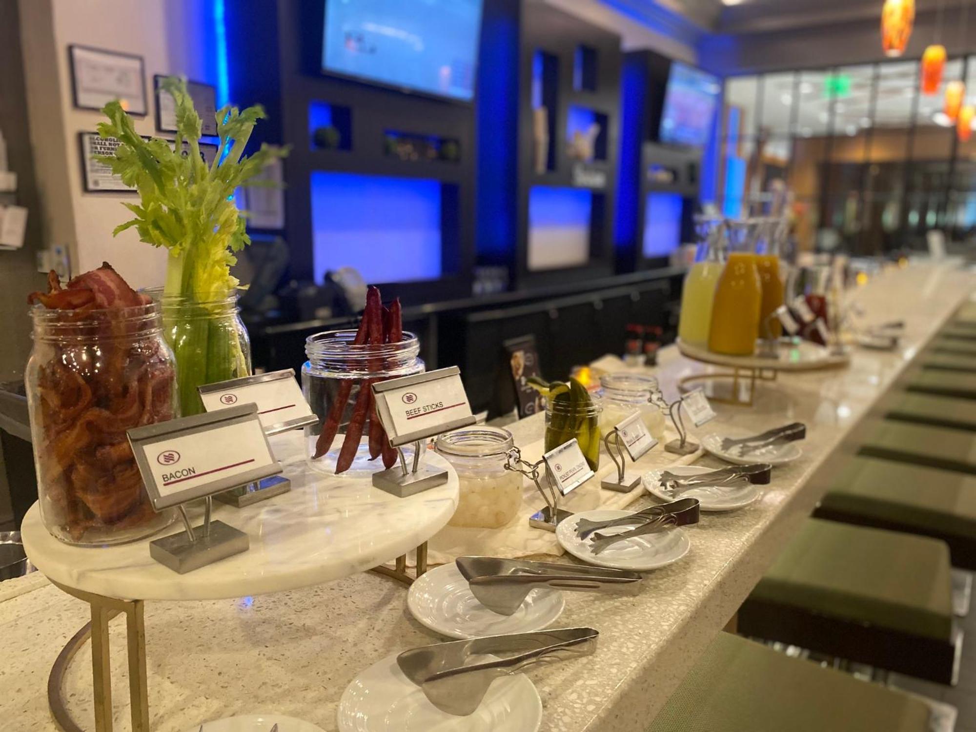 Hotel Crowne Plaza Lansing By Ihg Esterno foto